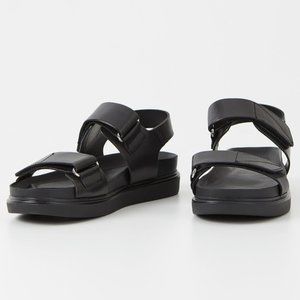 NWT Vagabond Erin Black Chunky Sandals